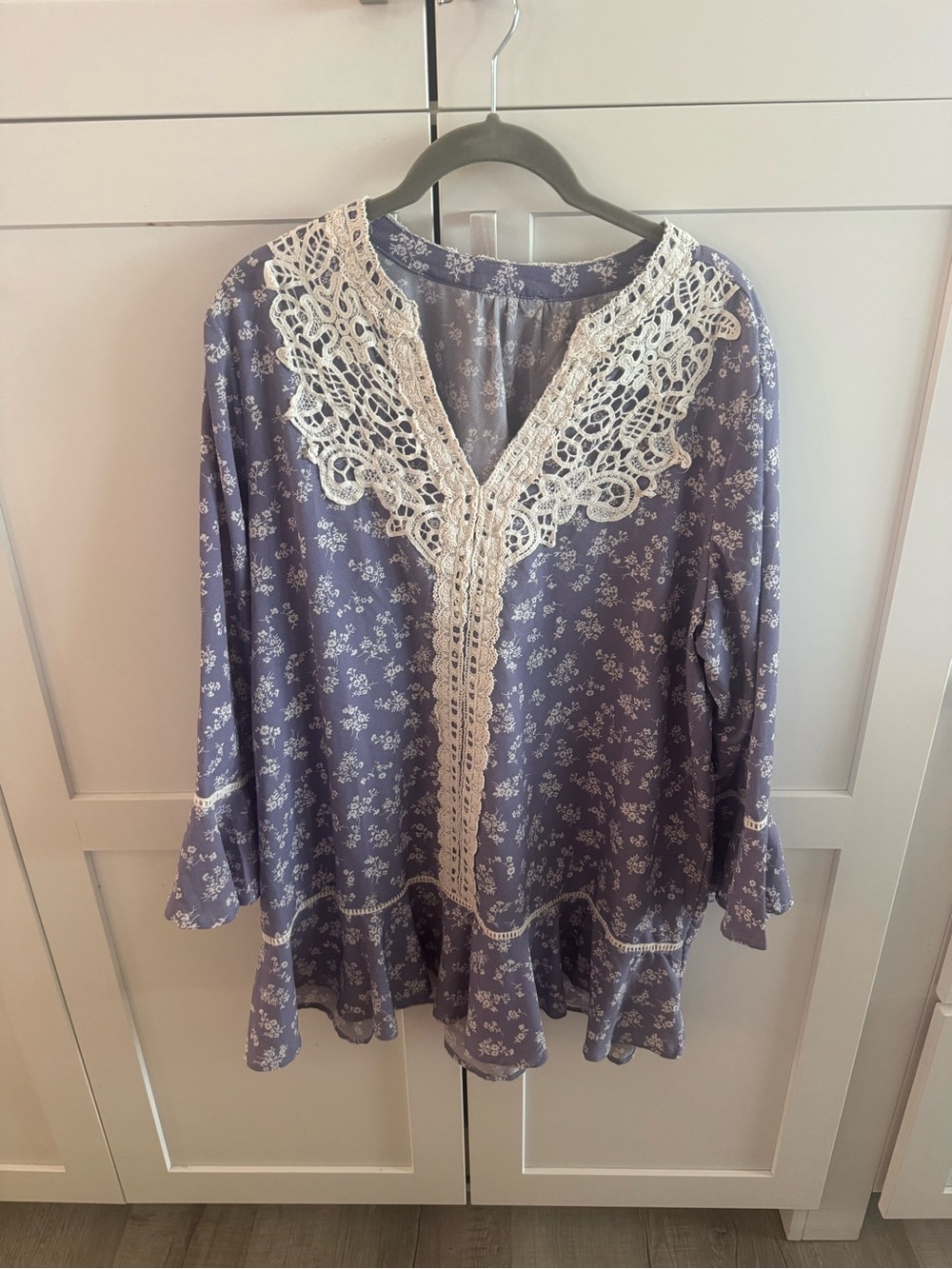 Women's Lavender Floral Lace-Trim Tunic Top